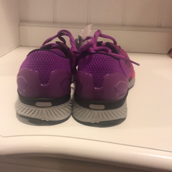 Women’s Under Armour shoes!!! - Picture 4 of 7